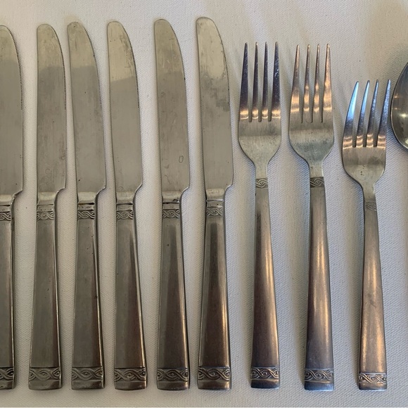 Cambridge Stainless Flatware Danielle Dinner Forks Knives Spoons Set of 12 Pcs - Picture 4 of 16